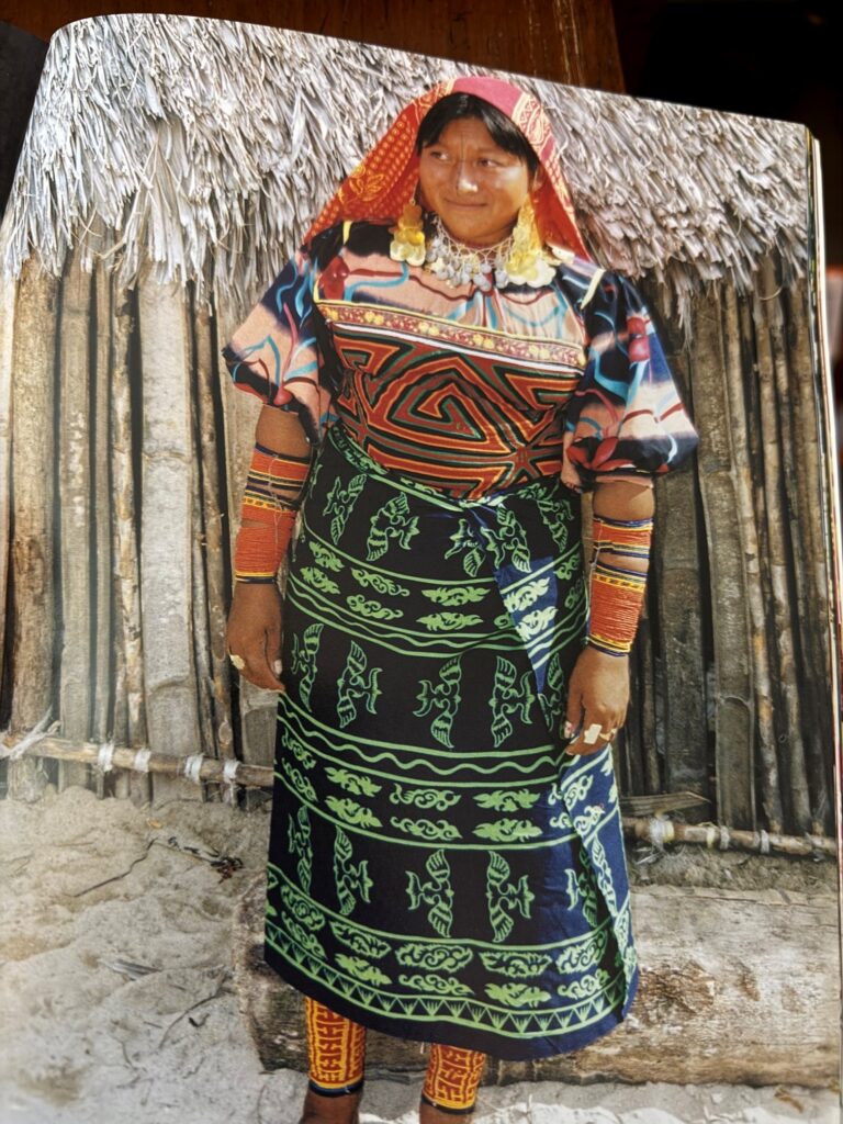 CunaWoman